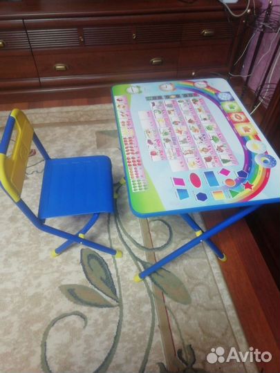 Детский письменный стол