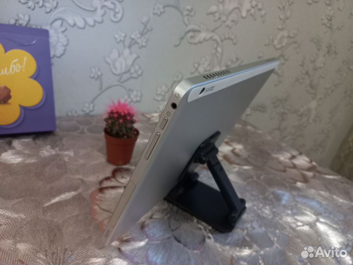 Планшет современный Lenovo 10