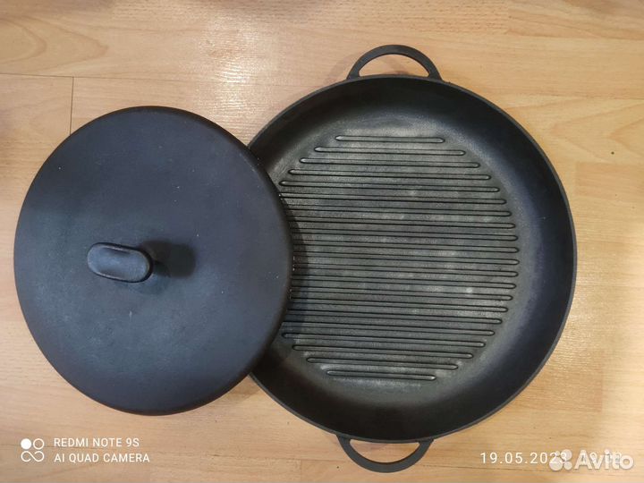 Чугунная сковорода для цыпленка тапака