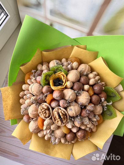 Букеты из сухофруктов и орехов