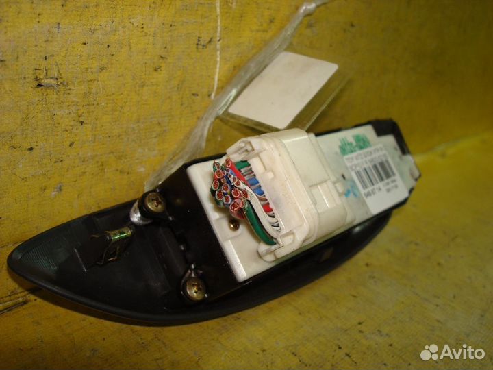 Блок упр-я стеклоподъемниками Toyota Vitz SCP10 (Переднее Правое)