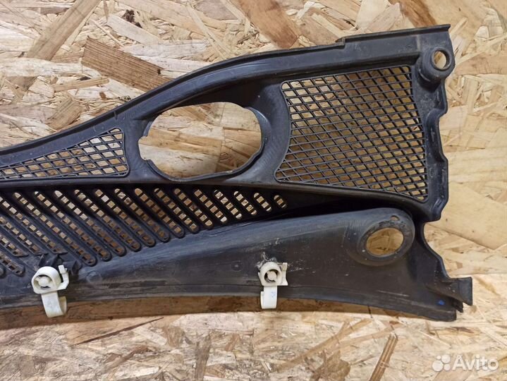 Жабо Renault Symbol