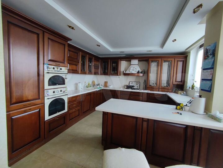 3-к. квартира, 167 м², 8/8 эт.