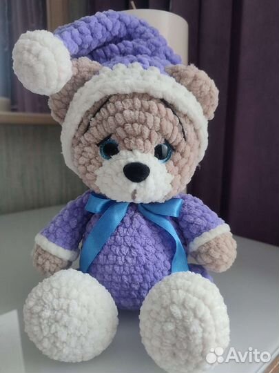 Вязанная игрушка - плюшевый мишка