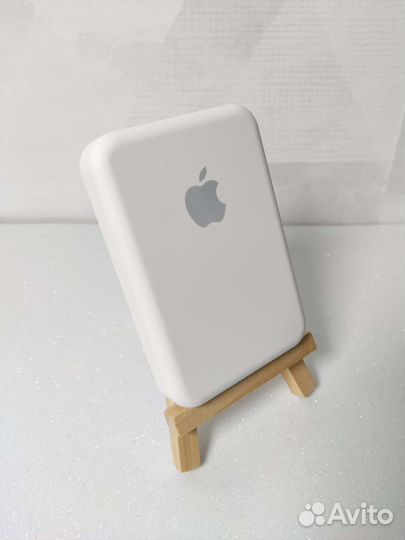 Беспроводная зарядка Apple MagSafe Battery Pack