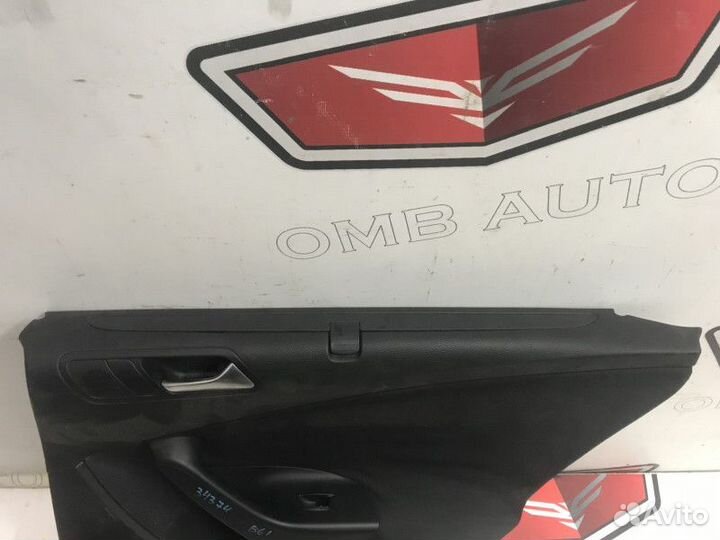 Обшивки задних дверей со шторками Пассат Б6 Универ