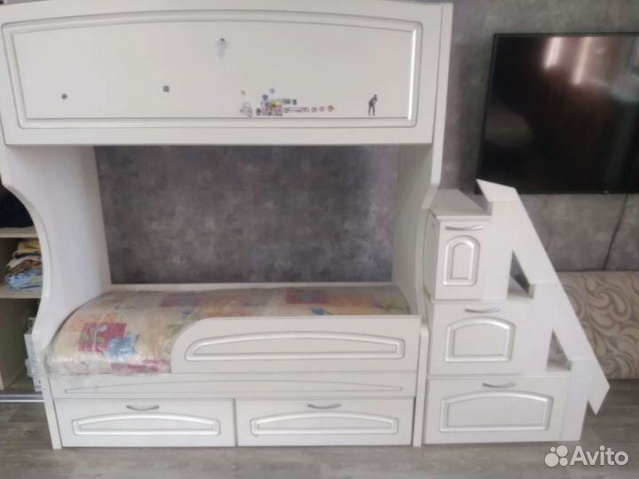 Детская двухярусная кровать