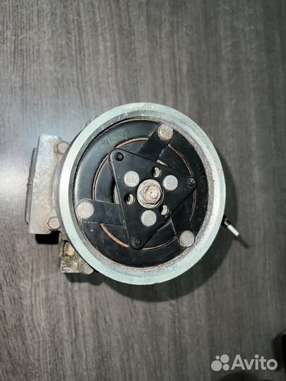 Компрессор кондиционера Renault logan