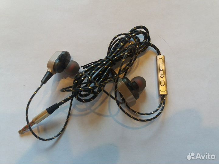 Новые проводные наушники гарнитуры