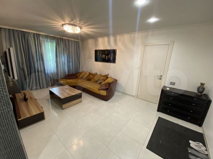 2-к. квартира, 54 м², 1/16 эт.