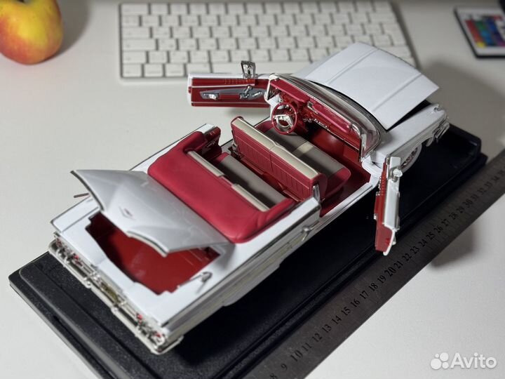 1:18 Chevrolet Impala 1960 Белый