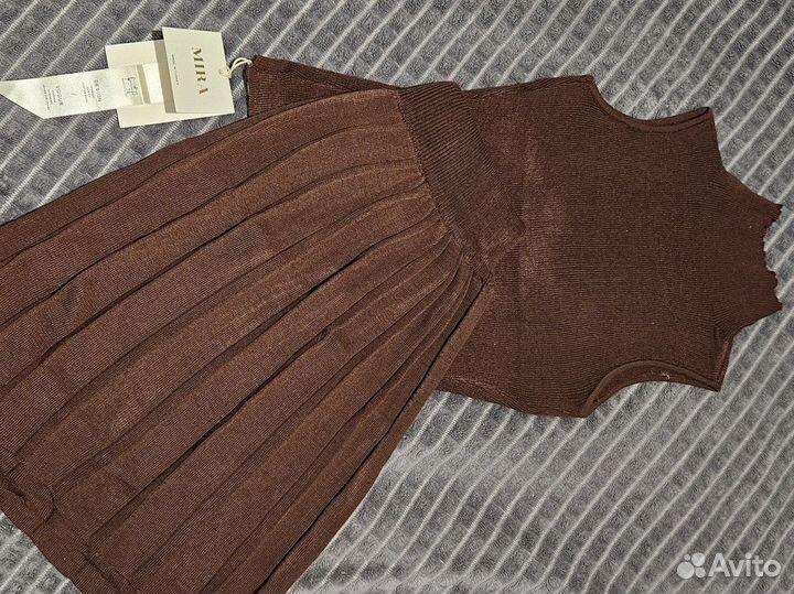 Трикотажный костюм с юбкой