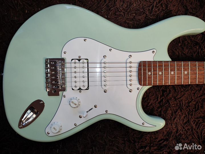 Электрогитара и комбоусилитель