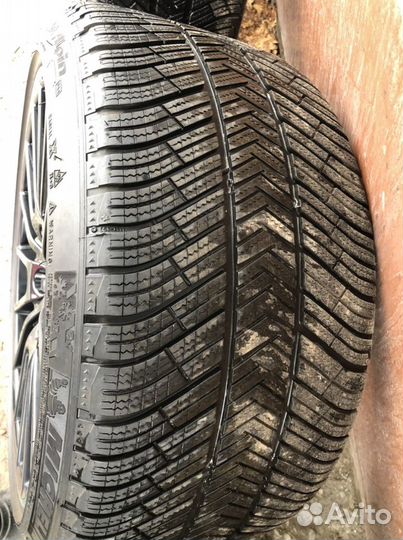 R20 Accelera 651 255/40, PCD 4x98 DIA 10