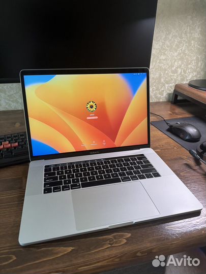 MacBook Pro 15 2017 i7 / 16gb / 256 ssd