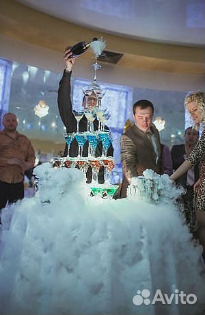 Пирамида из бокалов шампанского/Горка с шампанским