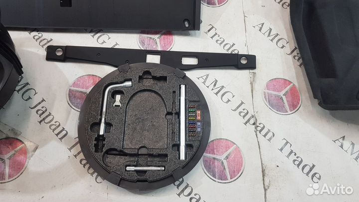 Обшивки багажника на Mercedes-Benz W220 S