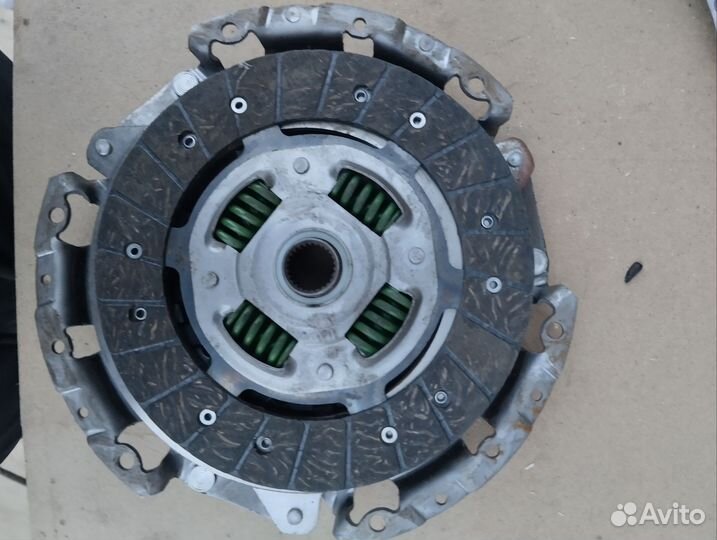 Корзина сцепления в сборе на рено 1.6 новая