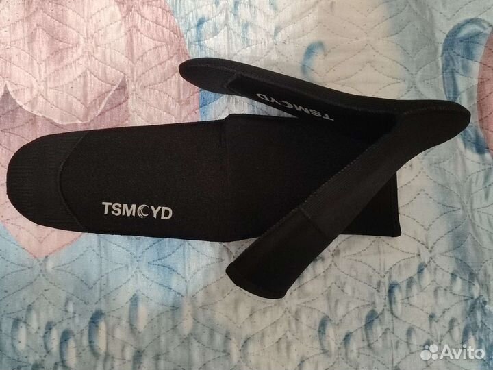 Неотреновые перчатки и носки