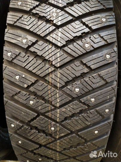 Goodyear Ultragrip Ice Arctic 235/55 R17
