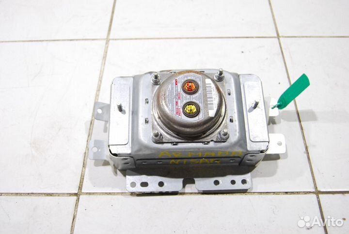 Подушка безопасности в торпеду Nissan Titan TA60