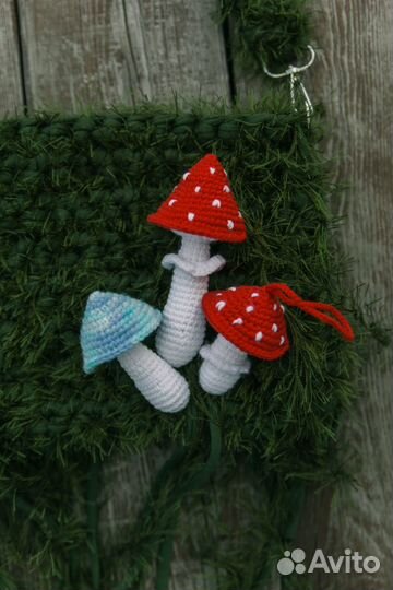 Вязаные мухоморы обвес на сумку