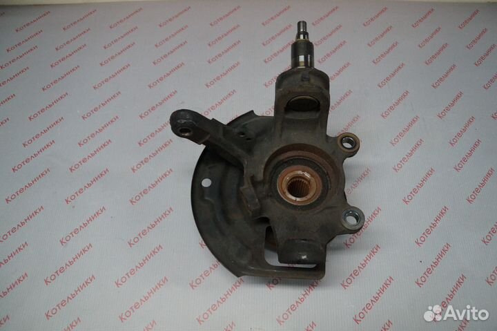 Nissan 40011-AU000 Кулак поворотный левый