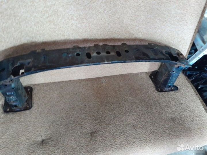 Усилитель бампера передний Ford Focus