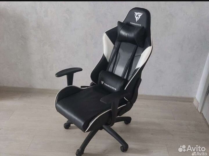 Игровое кресло Thunderx3