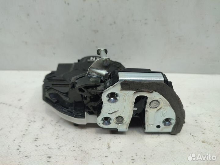 Замок двери задний левый Toyota Camry XV70 2017