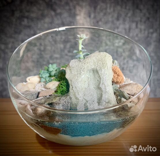 Флорариум с имитацией водоема и водопада