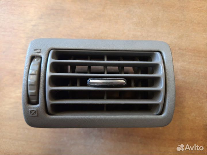 Дефлектор воздуховода правый Мазда Милления TA5P