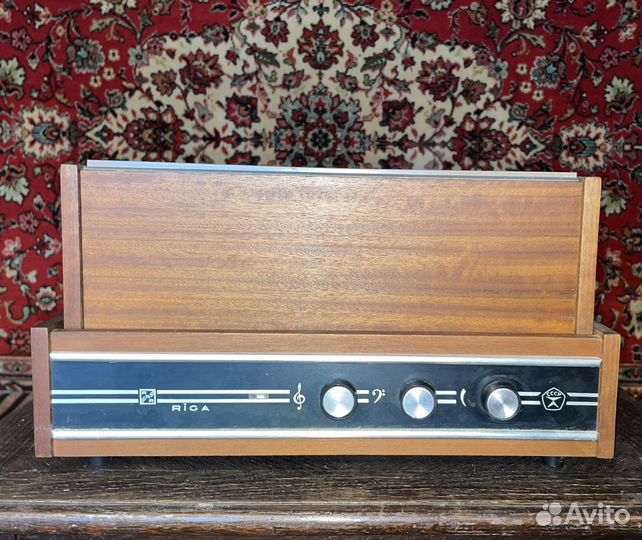 Виниловый проигрыватель