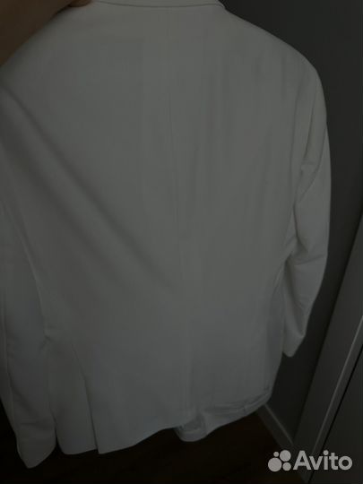 Двубортный костюм