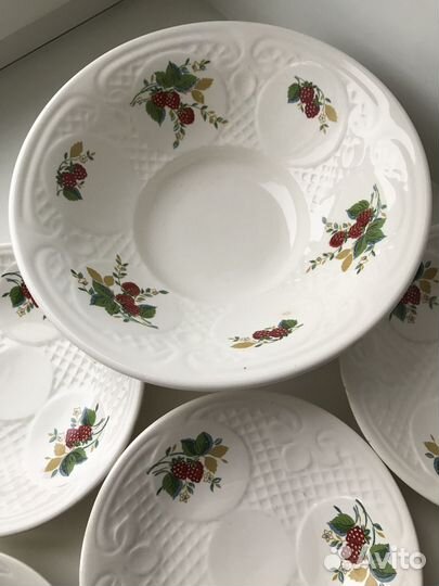 Набор тарелок и салатник зик Малинки