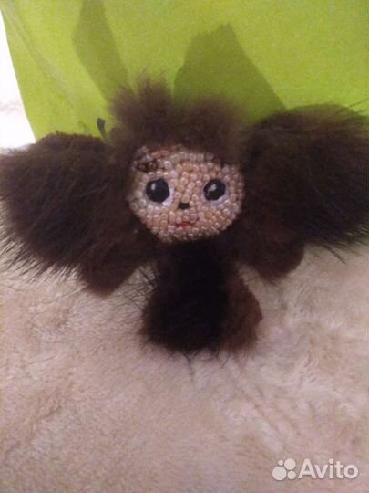 Подарки к праздникам. Брошь