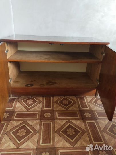 Тумбочка