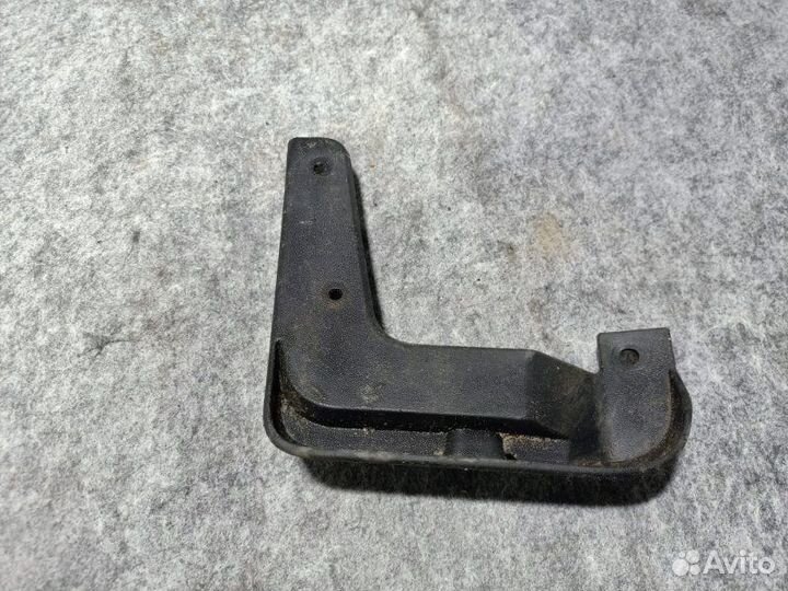 Брызговик передний правый Hyundai Solaris 2 HCR