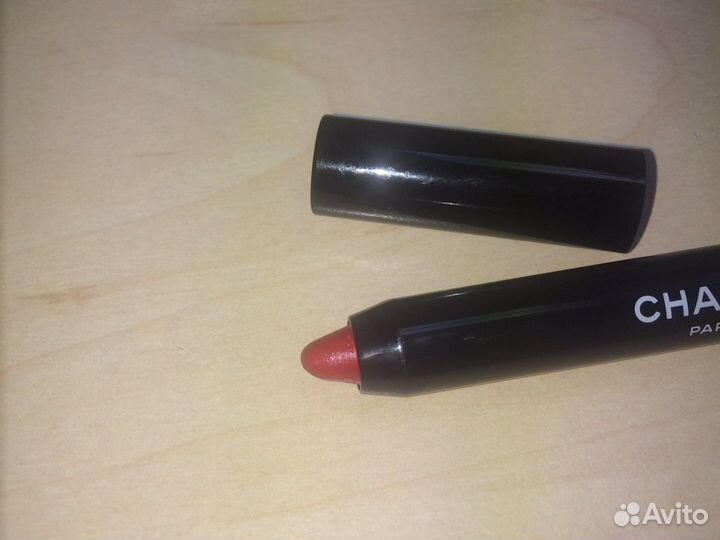 Помада карандаш Chanel(5) красная