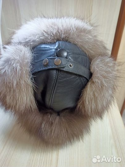 Шапка-ушанка кожаная с песцом