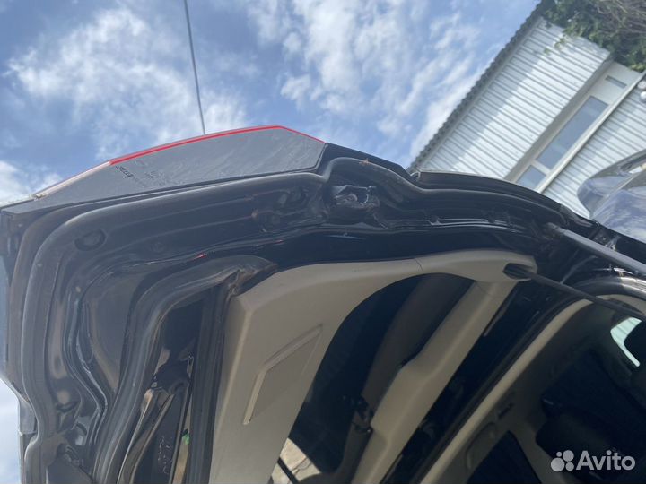 Прижимной датчик багажника правый L.C 200 2015+