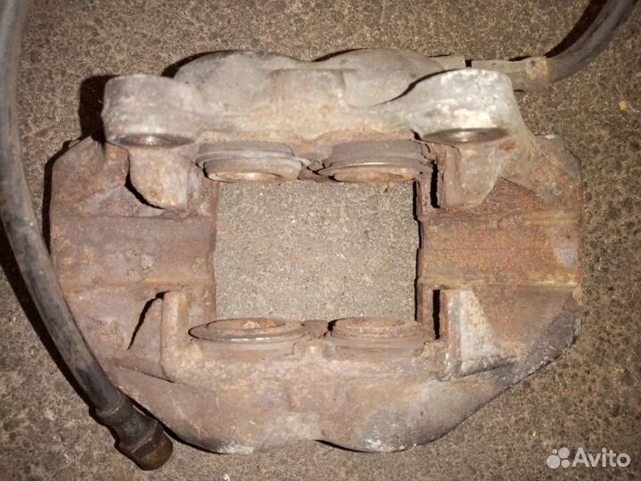 Суппорт передний правый Mercedes-Benz S-Class W140