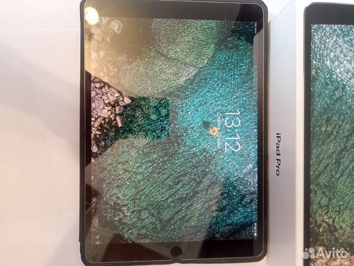 iPad pro 10.5 (64gb) с зарядкой и чехлом
