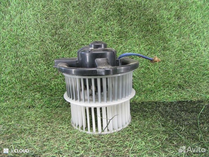 Мотор печки на toyota IST NCP65 1NZ-FE