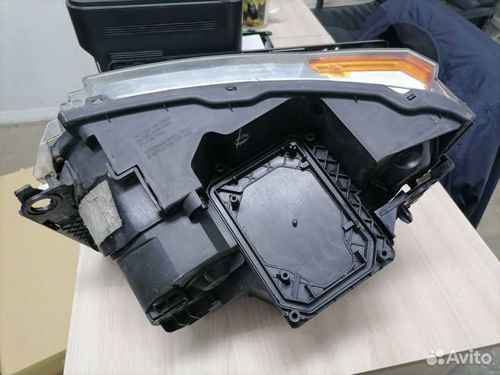 Фара левая Land Rover Discovery 3 галоген