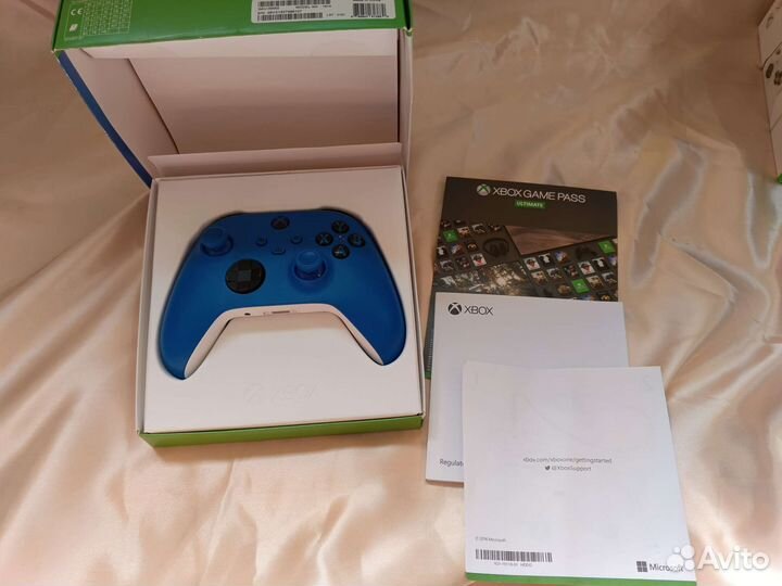 Контроллер xbox синего цвета ламинированный