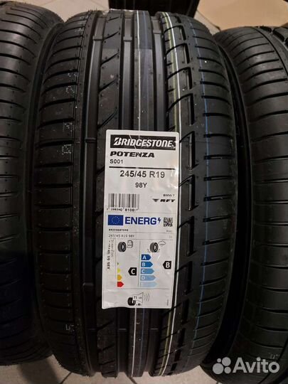 Bridgestone Potenza S001 245/45 R19 и 275/40 R19 98Y