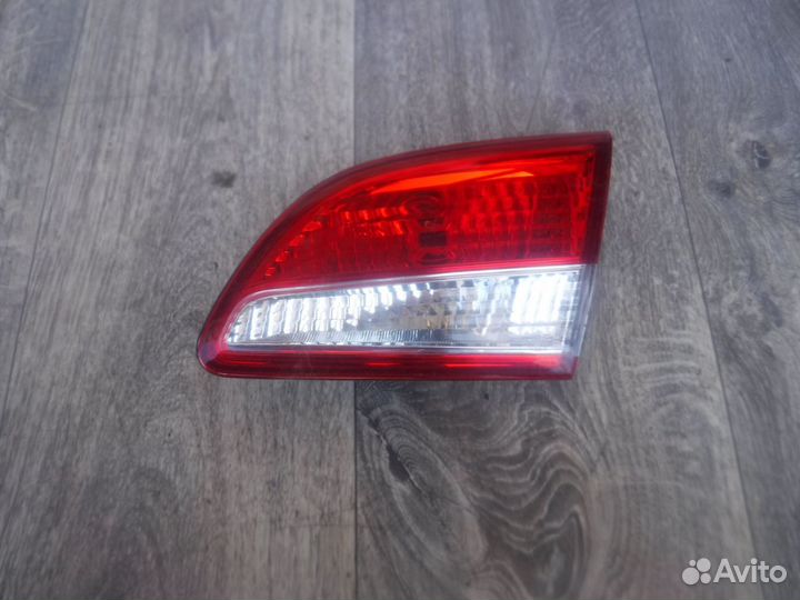 Фонарь правый внутренний №12 Nissan Almera G15