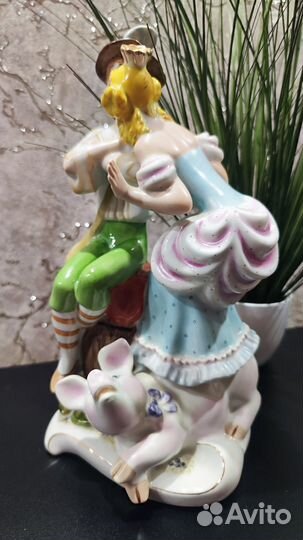 Фарфоровые статуэтка