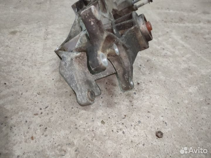 Кронштейн генератора Volkswagen Passat B5